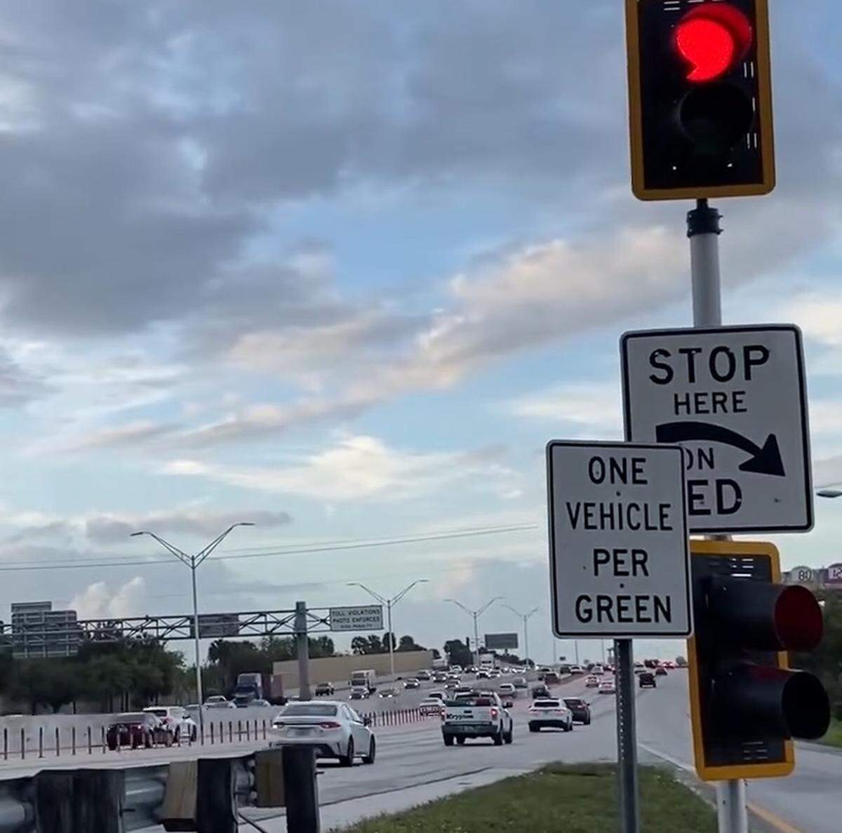 Ramp signals are traffic lights that reduce congestion along northbound and southbound Interstate 95 in Miami-Dade and Broward counties.