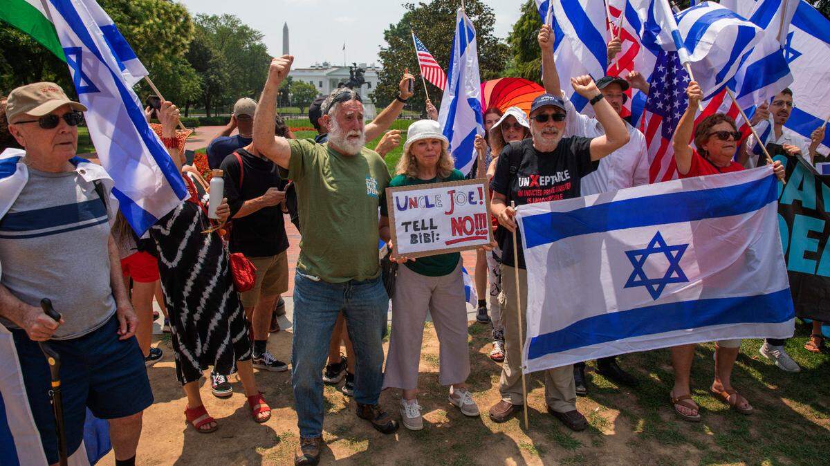 Israeli expats chant and wave Israeli flags in front of the White House during a protest against President Biden’s invitation of Israeli President, Benjamin Netanyahu to the White House. (Photo by Aaron Schwartz / SOPA Images/Sipa USA)