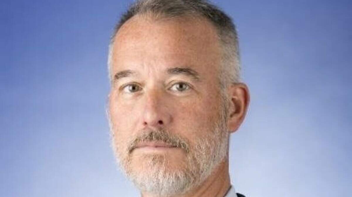 Michael Murawski, the advocate for the Miami-Dade Commission on Ethics and Public Trust since 2000, is departing to lead a new ethics commission in Naples.