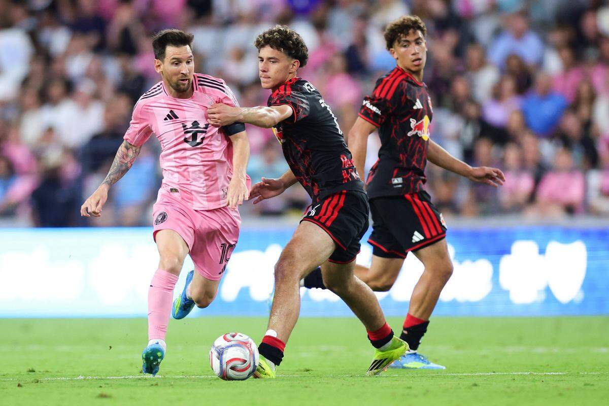 MIAMI, FLORIDA - APRIL 11: Lionel Messi #10 of the Inter Miami CF controls the ball against Adri Mehmeti #15 of the New York Red Bulls during the second half at Nu Stadium on April 11, 2026 in Miami, Florida. (Photo by Megan Briggs/Getty Images)
