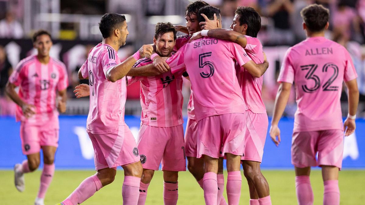 Inter Miami forward Lionel Messi (10) celebrates with his teammates after scoring a goal against CF Montréal in the first half of their MLS match at Chase Stadium on Wednesday, May 28, 2025, in Fort Lauderdale, Fla.