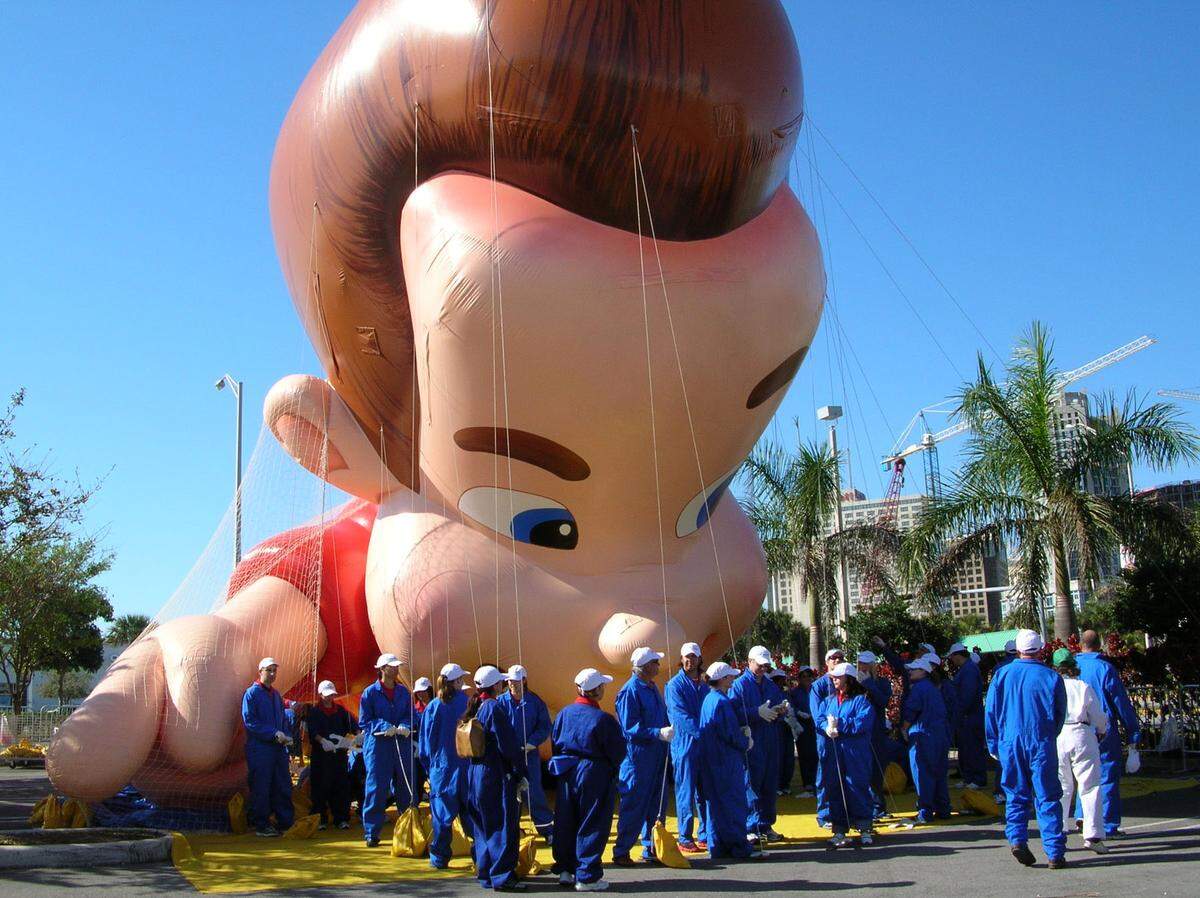 The Macy’s crew prepares for Jimmy Neutron’s flight during a store inauguration parade at Dadeland Mall in 2005.