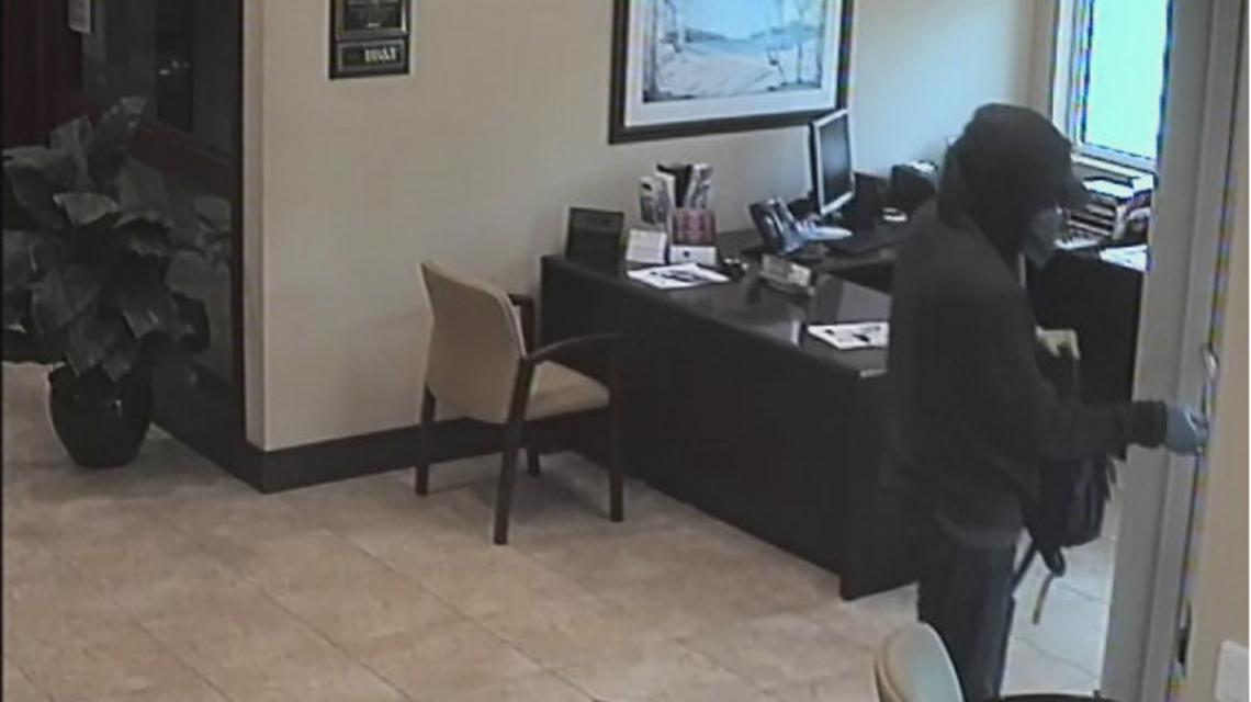 $10,000 for info leading to Florida bank robber, FBI says | Miami Herald