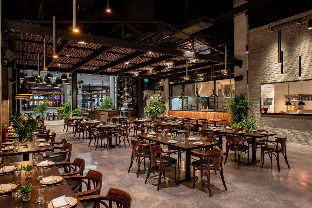 The interior of Est. 33 Thai Craft Brewery and Kitchen in Brickell City Centre.