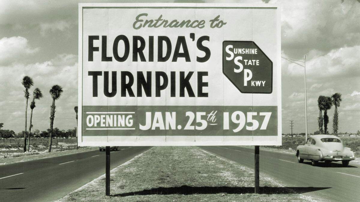 A sign at the entrance to Florida’s Turnpike in 1957.