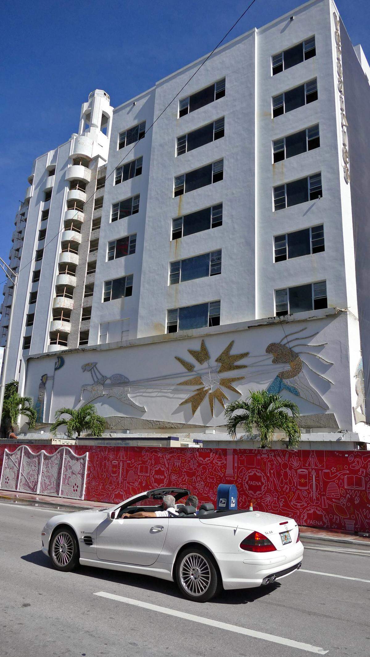 Artist Jack Stewart’s mosaic mural depicting the Greek god Apollo pulling his sun chariot is seen here on the facade of an addition to the historic Versailles Hotel (at extreme left) in 2015, just before the artwork was removed and the annex demolished.