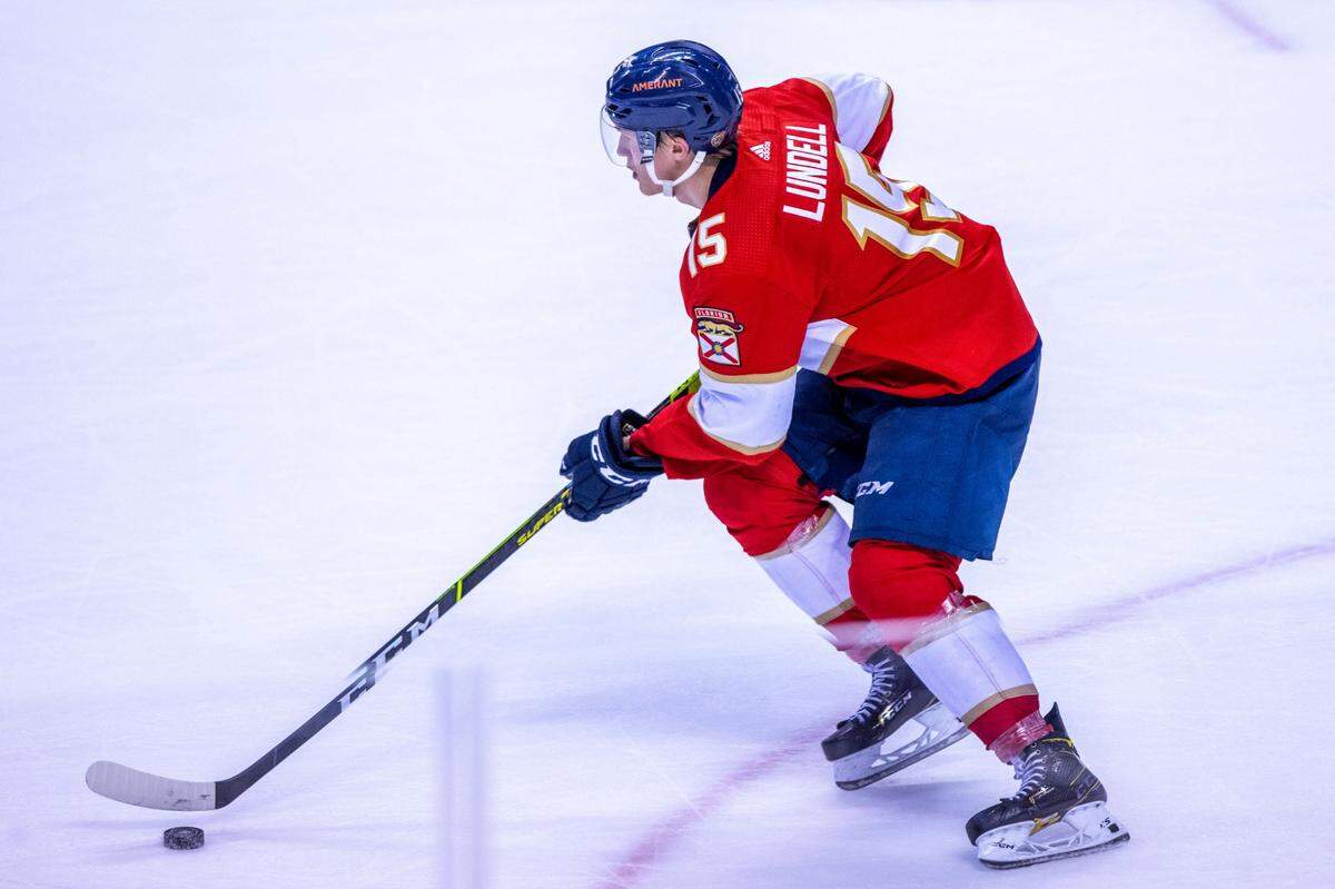 Florida Panthers center Anton Lundell (15) during a game against the Calgary Flames during the third period of an NHL game at FLA Live Arena in Sunrise, Florida, on Tuesday, January 4, 2022.
