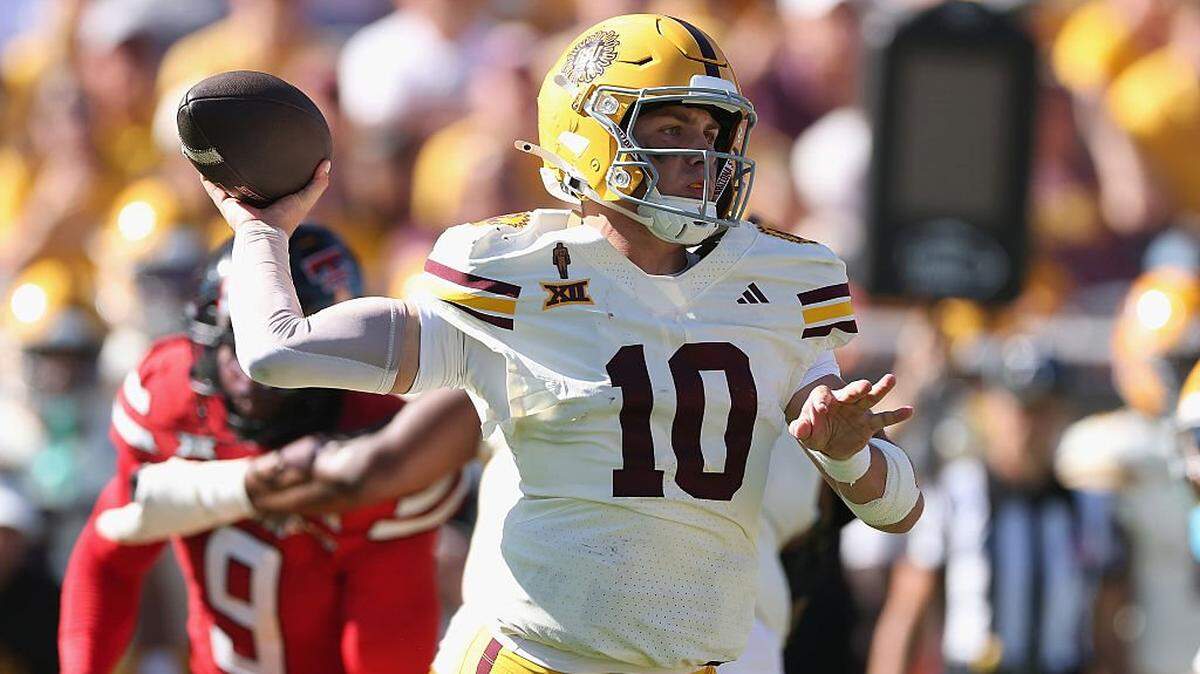 TEMPE, ARIZONA - OCTOBER 18: Sam Leavitt #10 of the Arizona State Sun Devils throws a pass during the NCAAF game at Mountain America Stadium on October 18, 2025 in Tempe, Arizona. The Sun Devils defeated the Red Raiders 26-22. (Photo by Christian Petersen/Getty Images)