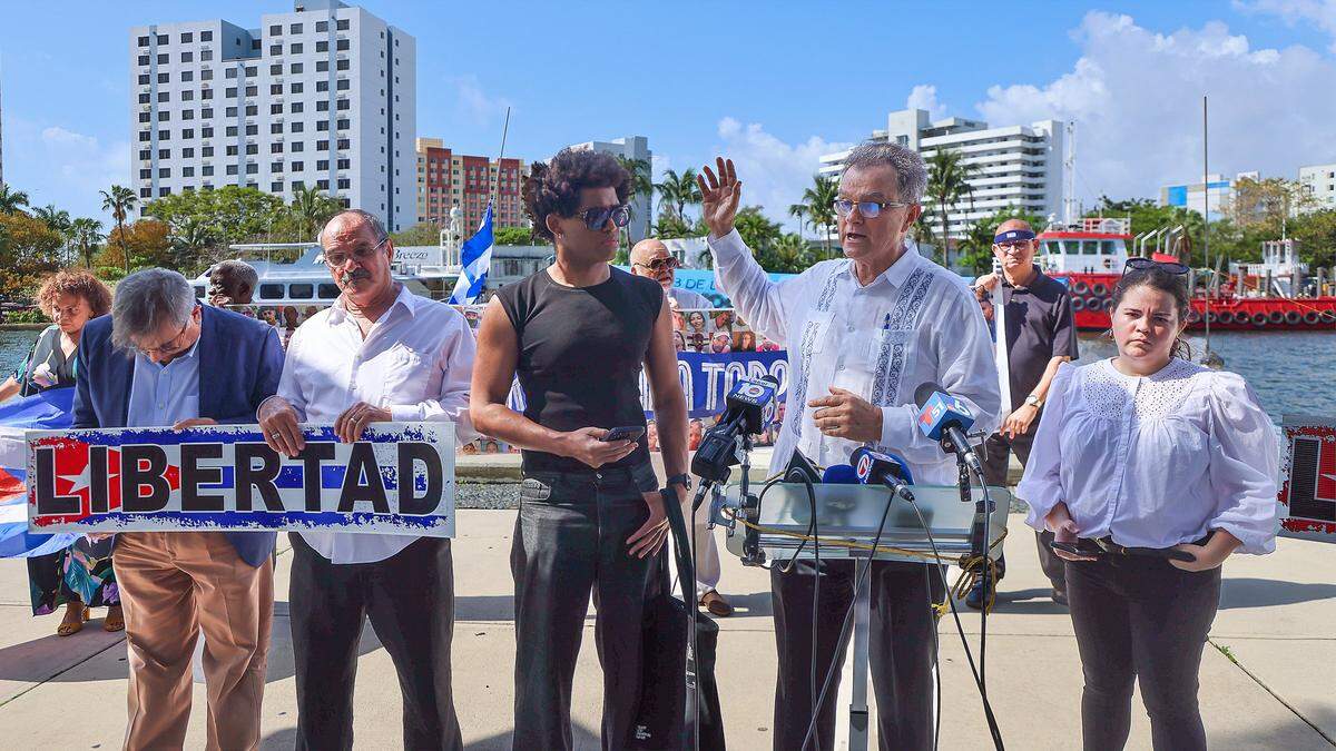 Ramón Saúl Sánchez, second from the right, the president of Movimiento Democracia, along with the Movement of Opponents for a New Republic (MONR) and several notable activists, holds a press conference to discuss the denied Right to Return for Cuban exiles to their homeland. The event focused on the civic response to the upcoming “Our America Convoy,” which is organized by Mariela Castro and groups aligned with the Cuban regime. The convoy is scheduled to depart from Mexico and arrive at the Havana Malecón on Monday, March 16, 2026, after a stop at Lummus Park in Miami, Florida.