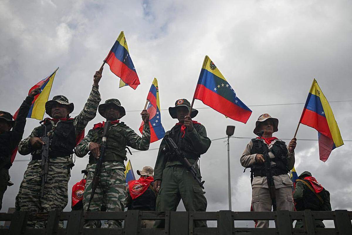 Members of the Bolivarian militia participate in a military deployment in support of Venezuela's President Nicolas Maduro at Bolivar Avenue in Caracas on September 23, 2025. (Photo by FEDERICO PARRA/AFP via Getty Images)