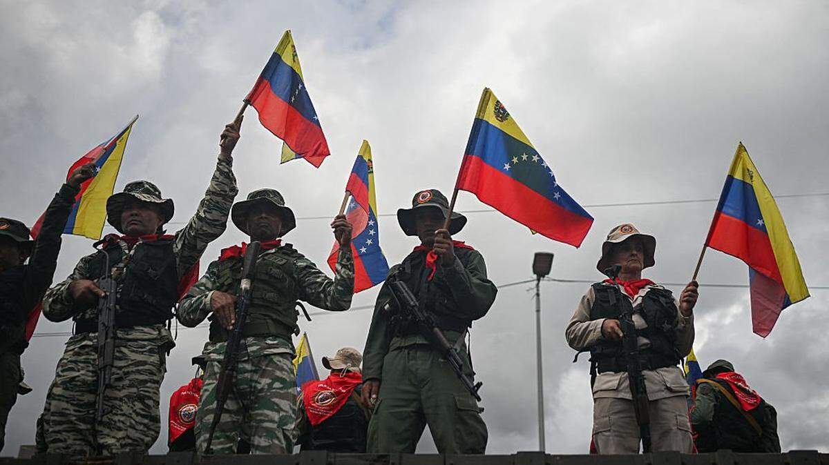 Members of the Bolivarian militia participate in a military deployment in support of Venezuela's President Nicolas Maduro at Bolivar Avenue in Caracas on September 23, 2025. Maduro announced that he is considering declaring a "state of external commotion" to deal with "aggressions" from the United States while receiving the support of hundreds of armed civilians and military personnel who marched in his defense in Caracas. (Photo by Federico PARRA / AFP) (Photo by FEDERICO PARRA/AFP via Getty Images)          