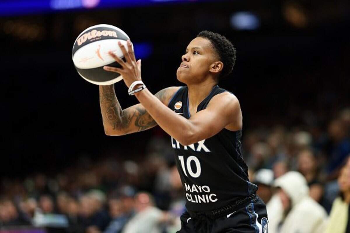 MINNEAPOLIS, MINNESOTA - JUNE 15: Courtney Williams #10 of the Minnesota Lynx shoots the ball against the Portland Fire in the first quarter at Target Center on June 15, 2026 in Minneapolis, Minnesota. NOTE TO USER: User expressly acknowledges and agrees that, by downloading and or using this photograph, User is consenting to the terms and conditions of the Getty Images License Agreement. (Photo by David Berding/Getty Images)