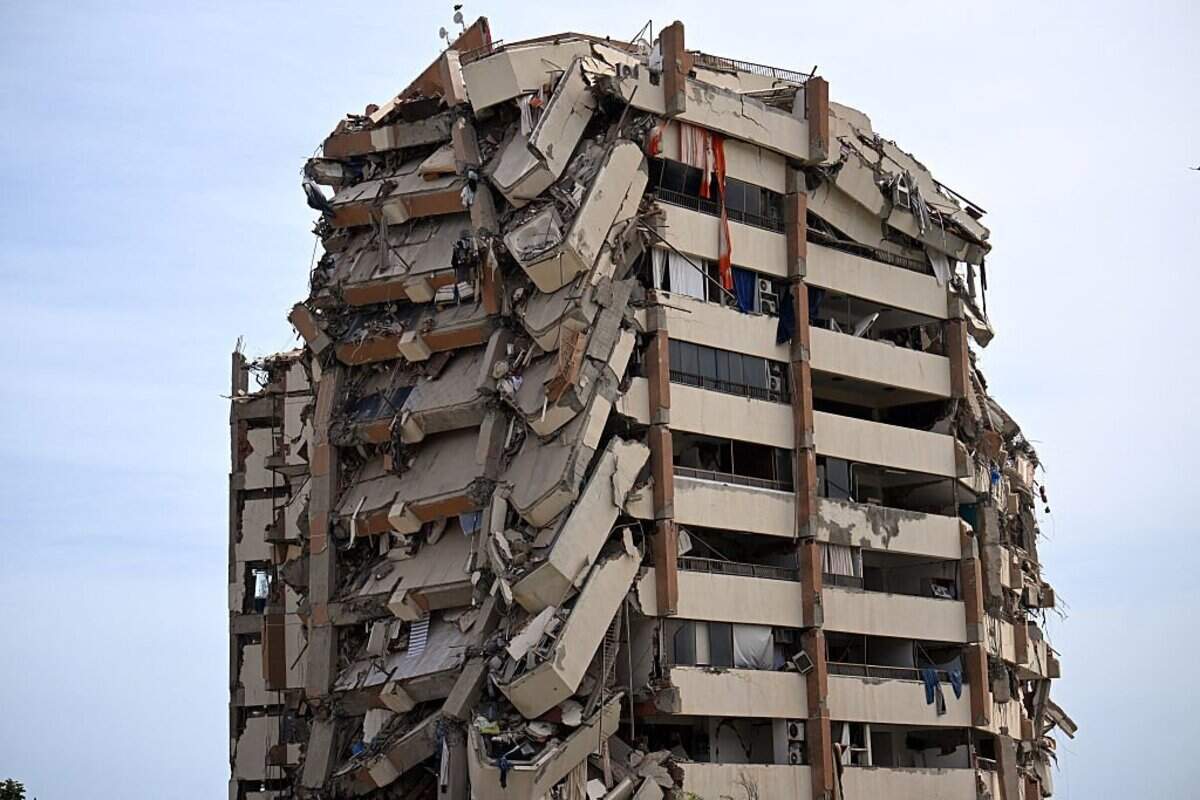 A view shows a heavily damaged apartment building following an earthquake in Catia La Mar, La Guaira state, about 30 km northwest of Caracas, on June 25, 2026. A twin earthquake that was Venezuela's largest in over a century has killed at least 164 people and destroyed multiple buildings near the capital, where residents searched on June 25 for missing relatives. (Photo by Juan BARRETO / AFP via Getty Images)