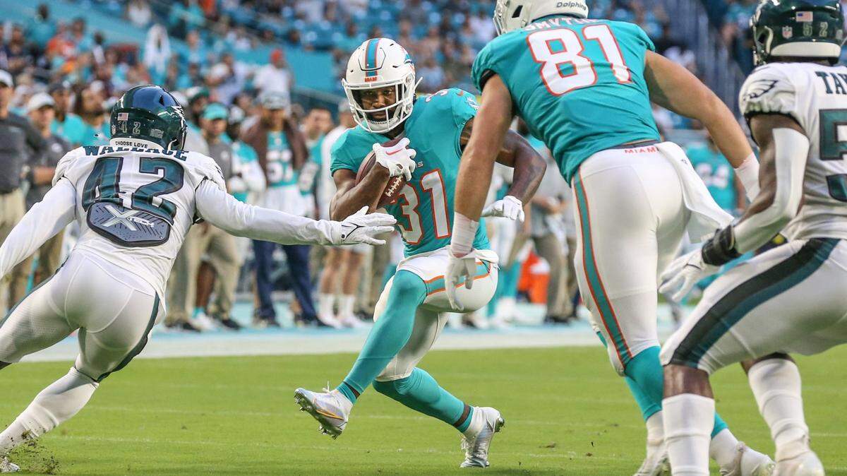 Miami Dolphins running back Raheem Mostert (31) carries the ball during game against the Philadelphia Eagles at Hard Rock Stadium in Miami Gardens on Saturday, August 27, 2022.