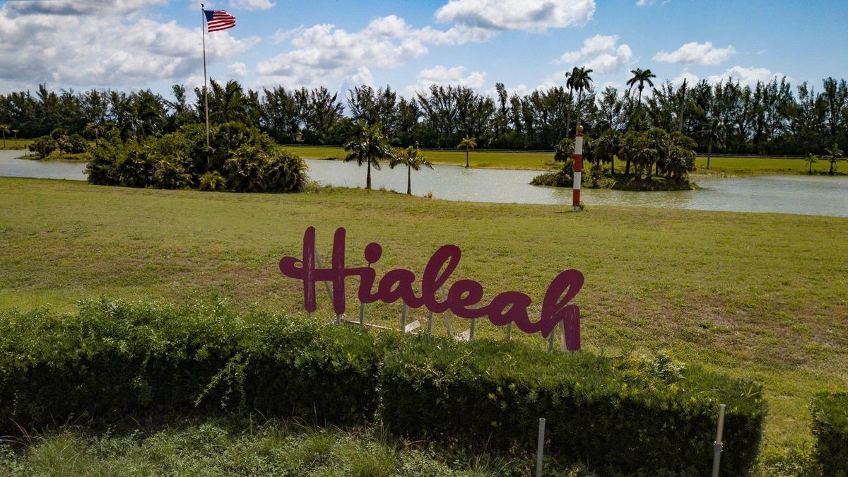 Hialeah Park Casino and Racetrack, que presenta carreras de caballos de pura sangre en Hialeah, en una imagen del 16 de mayo de 2021.