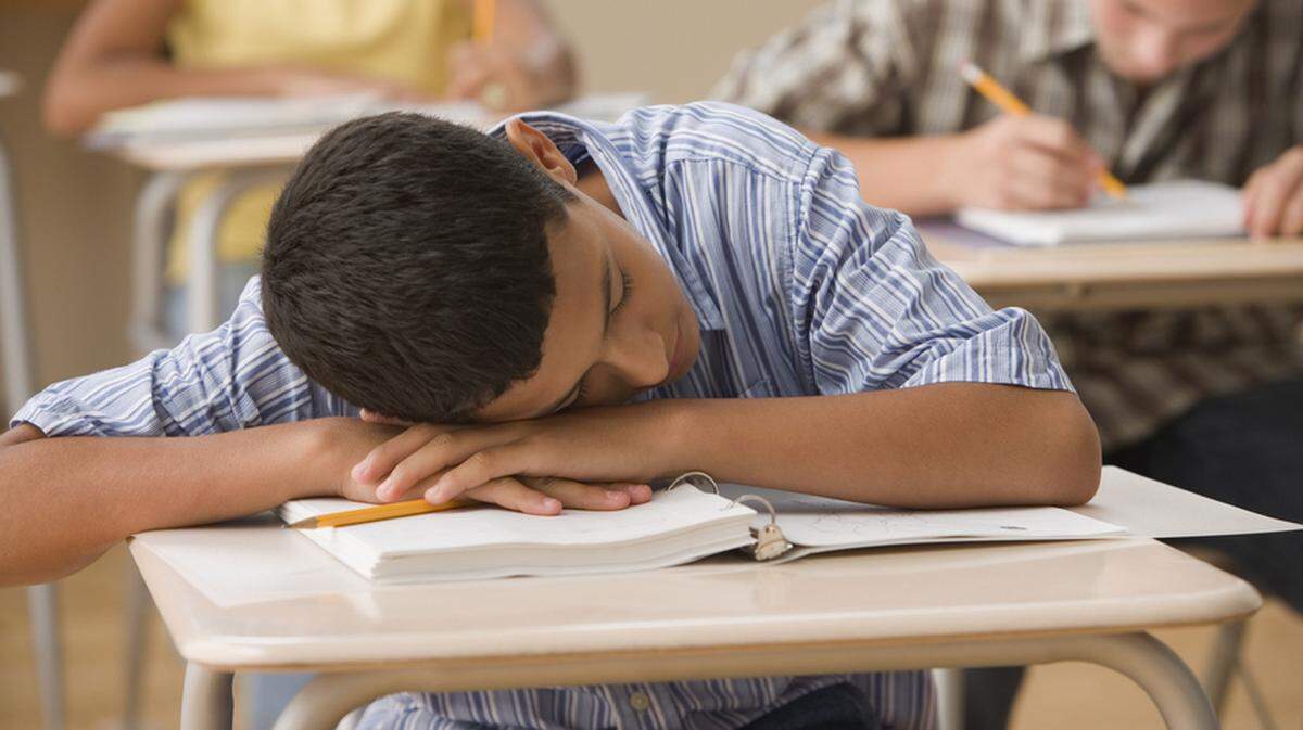 Studies have found that students’ lack of sleep can lead to poor study habits.