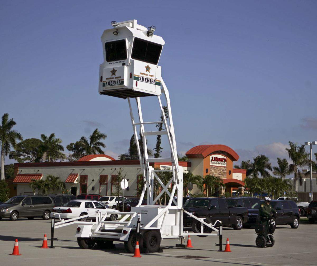 Broward deputies keep watch at a Pompano Beach mall in 2007.