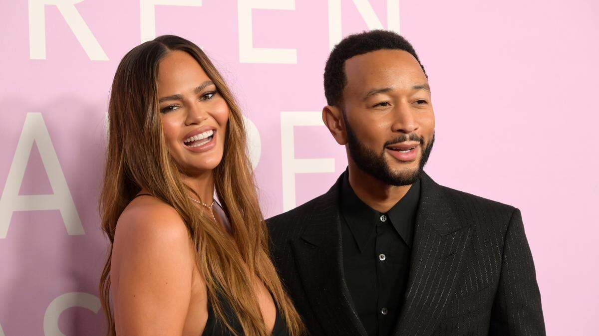 chrissy teigen john legend fashion awards