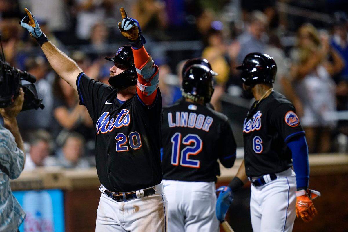 New York Mets’ Pete Alonso (20) gestures to fans after hitting a grand slam during the sixth inning of the team’s baseball game against the Miami Marlins on Friday, June 17, 2022, in New York.