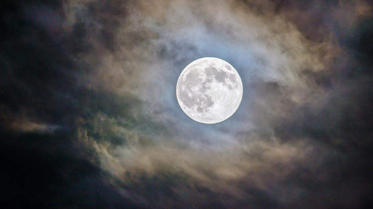 Does the moon have its own timezone? How do we tell time there? Scientists want to create a standardized lunar clock, but it’s complicated.