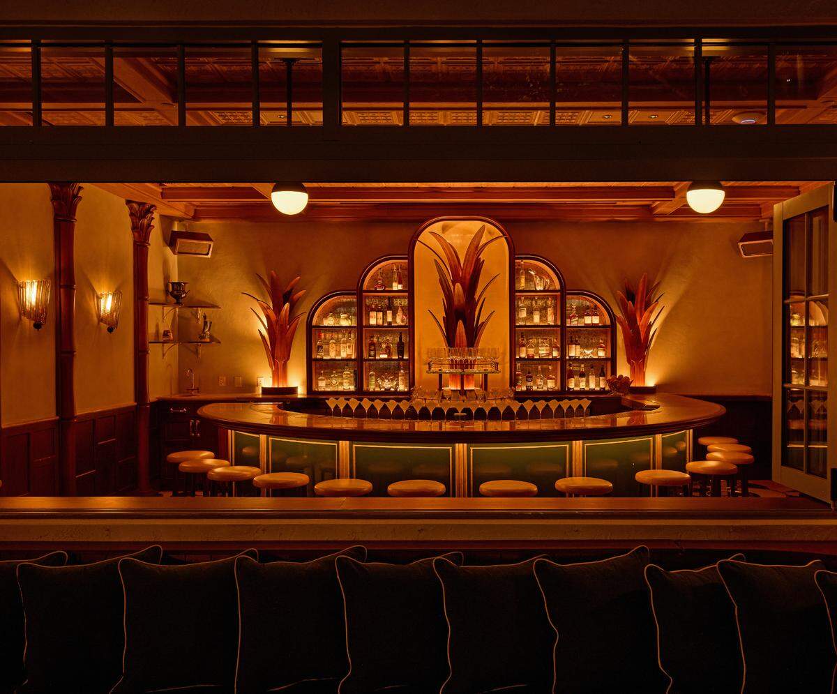 The bar at Sunny’s Steakhouse.