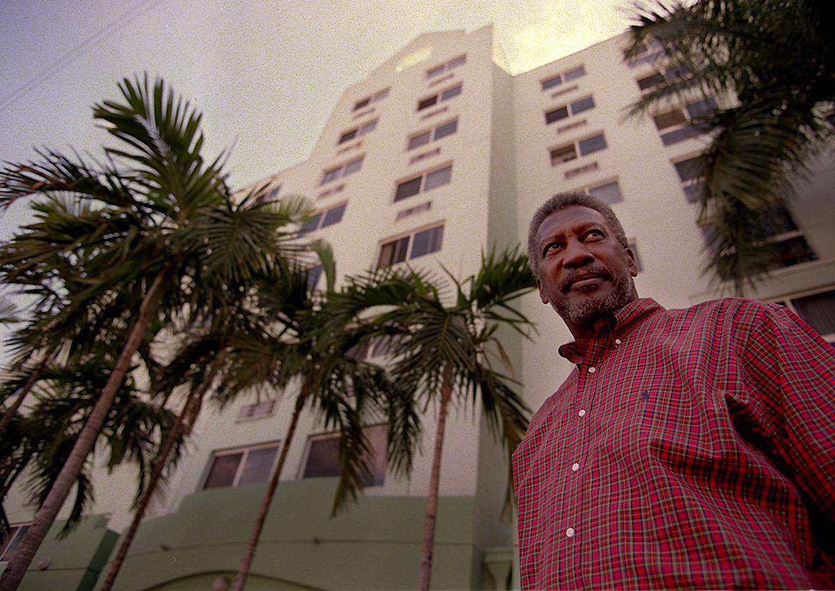 In this file photo from May 11, 2000, Otis Pitts Jr., then-president of Peninsula Developers, stood in front of Edison Towers that he’d help revitalize.