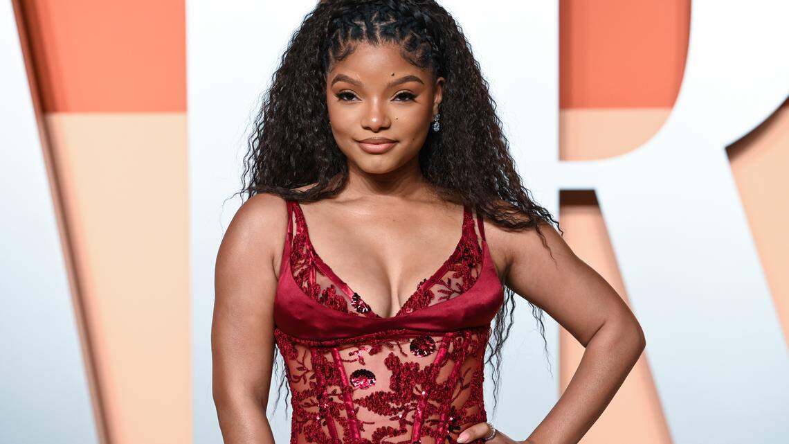 Halle Bailey walking on the red carpet at the 2025 Vanity Fair Oscar Party held at the Wallis Annenberg Center for the Performing Arts in Beverly Hills, CA on March 02, 2025. (Photo by Anthony Behar/Sipa USA)