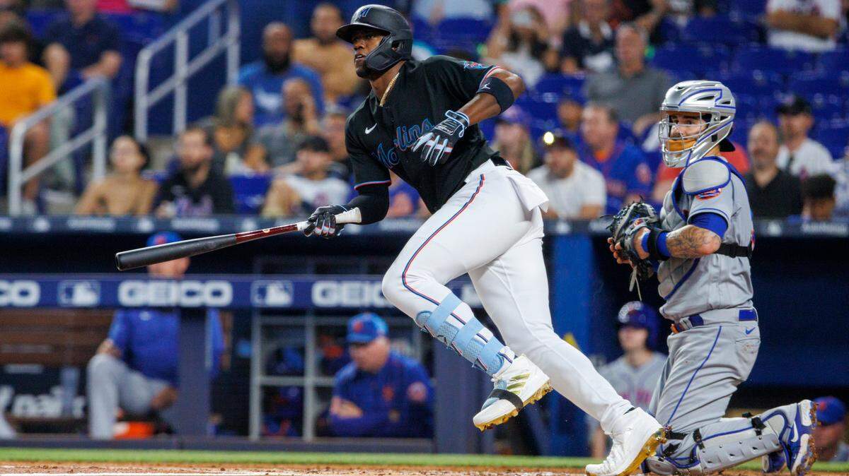 Miami Marlins left fielder Jorge Soler (12) hits a single during the first inning of a baseball game against the New York Mets at LoanDepot Park on Friday, June 24, 2022 in Miami, Florida.