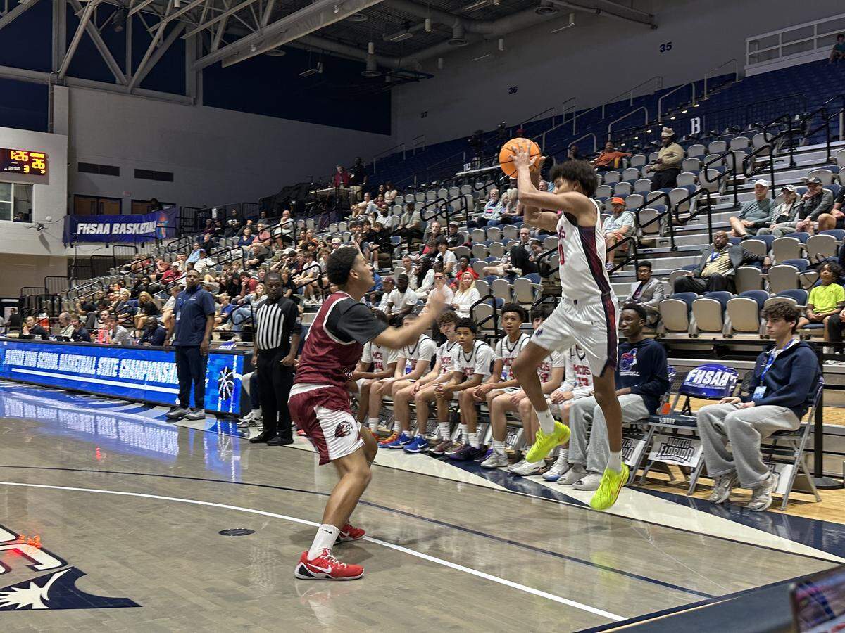 Miami Country Day’s Mitherson Simon (0) gets ready to throw a jump pass during a Class 2A state semifinal against Lakeland Santa Fe Catholic on Friday at UNF Arena in Jacksonville, Fla.