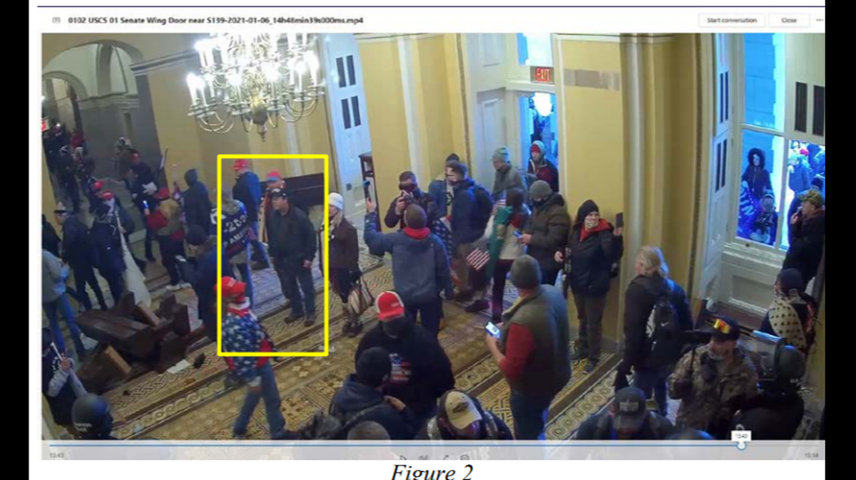Una imagen del circuito cerrado de televisión del Capitolio de EEUU muestra a Michael Stepakoff en el edificio.