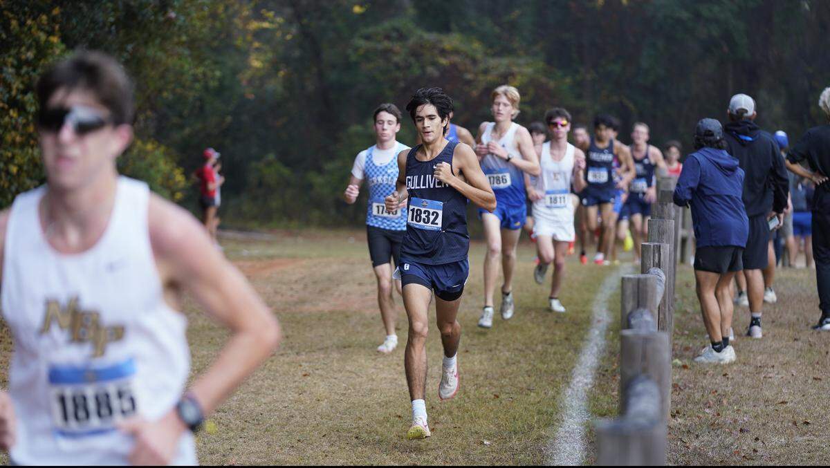 Gulliver’s Adrian Iziliaev runs behind North Broward Prep’s Wills Gillis (left) during the Class 2A boys’ cross-country state championship race at Apalachee Regional Park in Tallahassee, Fla. on Saturday. The Raiders finished third as a team.