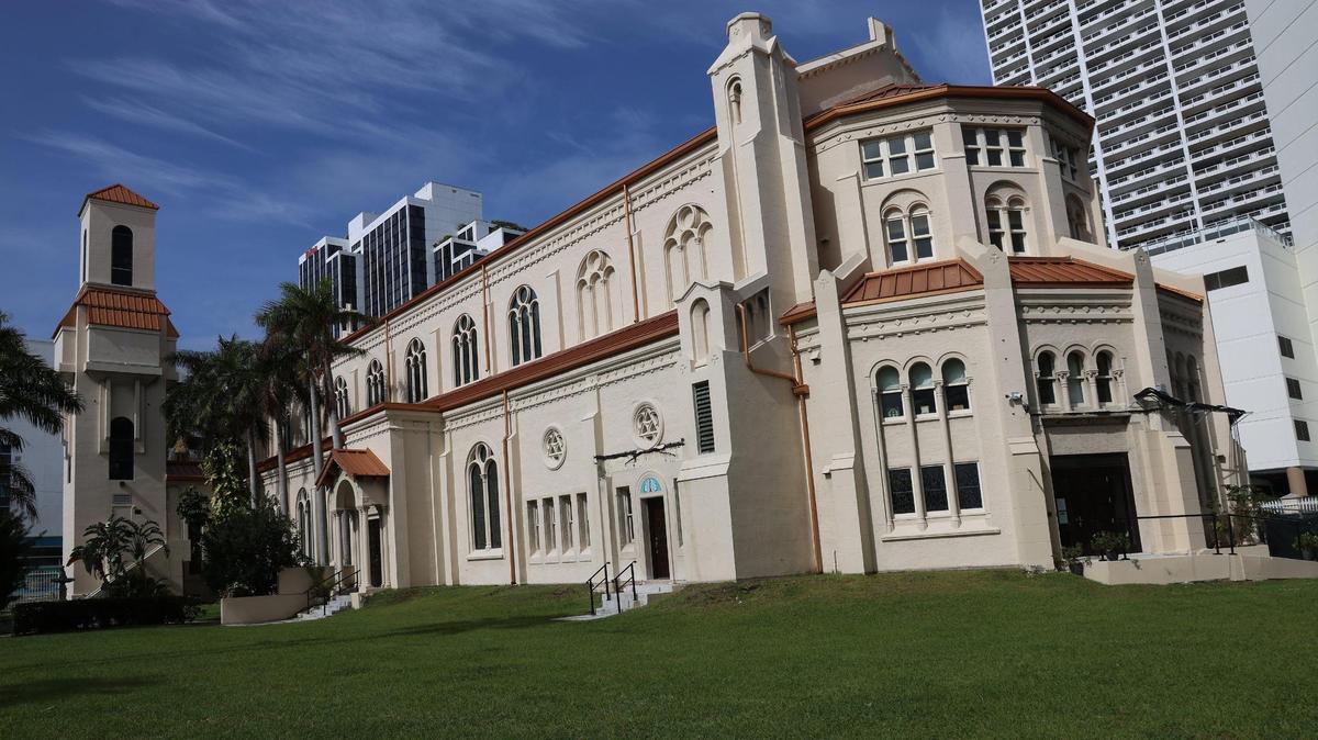 La histórica Trinity Cathedral de Miami se asoció con Key International para construir una torre residencial de 42 pisos en una parte de su propiedad. En la imagen, el exterior de la Trinity Cathedral fotografiado el miércoles 10 de enero de 2024 en Miami, Florida.