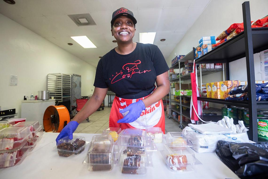 Chef Syerra Donaldson, founder of EasyCookinWithSy, packs desserts during a food event in Miami Gardens on Saturday, May 24, 2025. Donaldson, who began cooking later in life, eventually landed a spot on the Food Network.