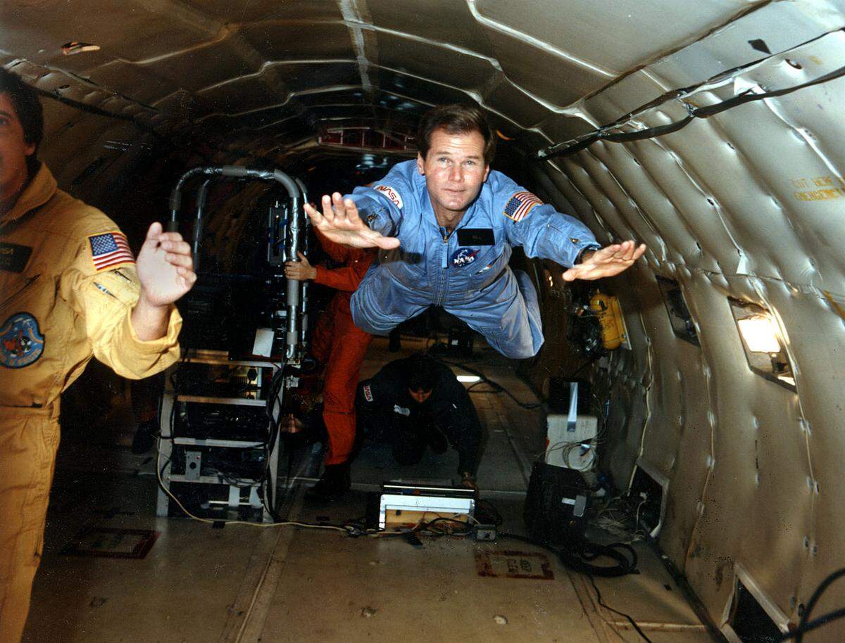 U.S. Rep Bill Nelson gets his first ride in the NASA “zero gravity” aircraft in this NASA handout photo, circa 1985. Nelson was at the Houston training center to train for an October 1985 flight with the crew of the space shuttle Columbia.