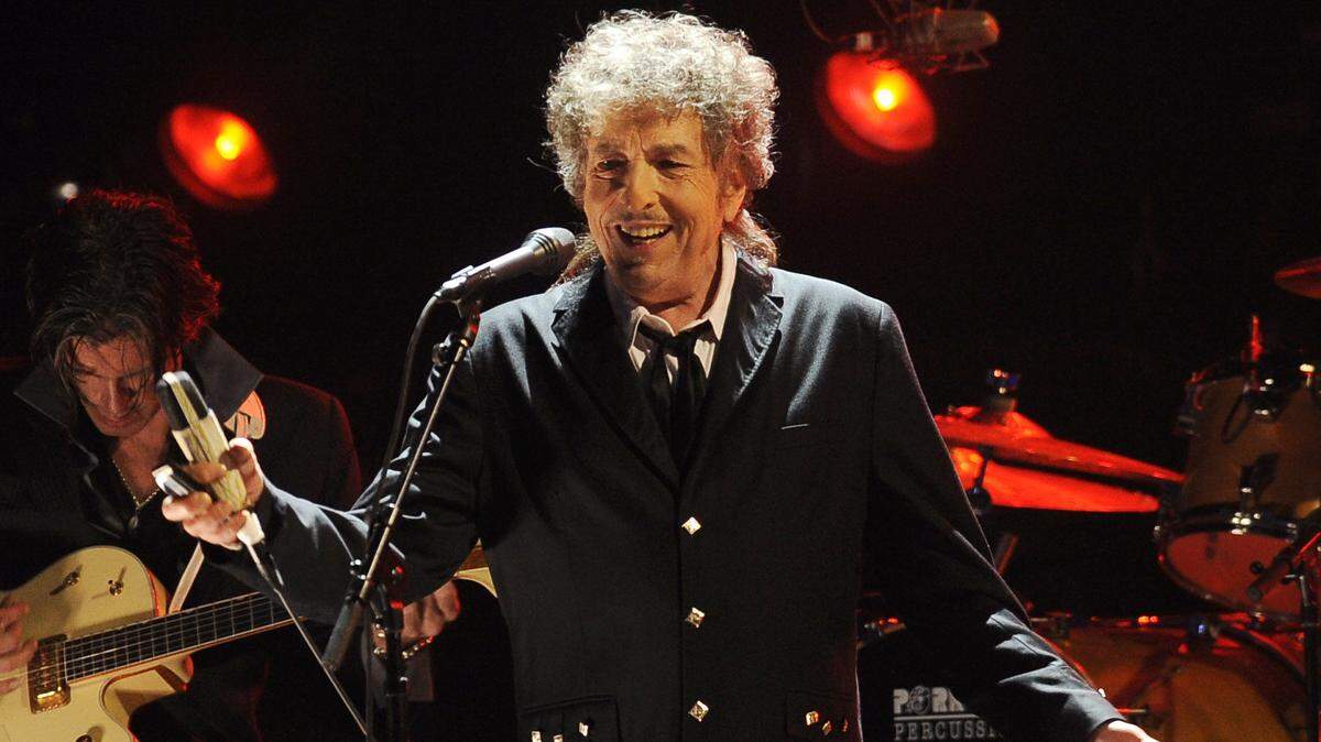 Bob Dylan performs in Los Angeles. The 2016 Nobel literature winner appears in Broward in October 2018.