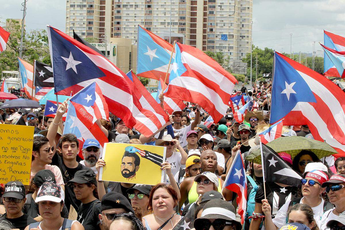 Miles de puertorriqueños marcharon el lunes por la autopista Las Américas para pedir la renuncia del gobernador Ricardo Rosselló, en una imagen del 22 de julio de 2019.