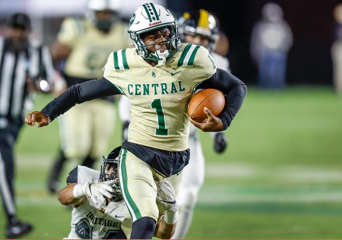 Miami Central’s quarterback Keyone Jenkins (1) scrambles for a first down run against American Heritage in the first quarter during the 2022 FHSAA State Championships-Class 2M at DRV PNK Stadium in Ft. Lauderdale on Friday, December 16, 2022.