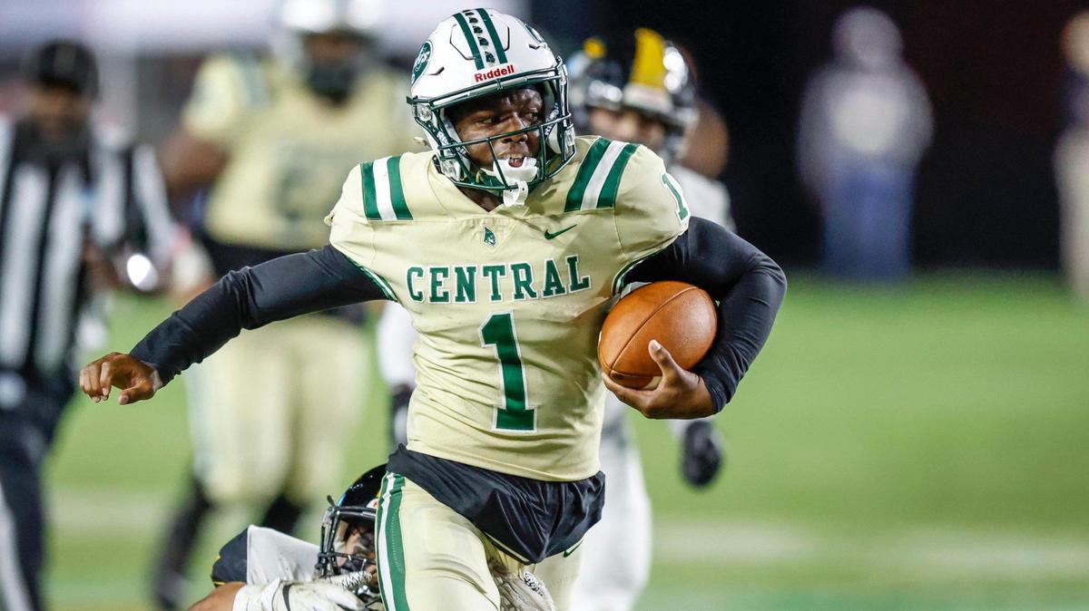 Miami Central’s quarterback Keyone Jenkins (1) scrambles for a first down run against American Heritage in the first quarter during the 2022 FHSAA State Championships-Class 2M at DRV PNK Stadium in Ft. Lauderdale on Friday, December 16, 2022.