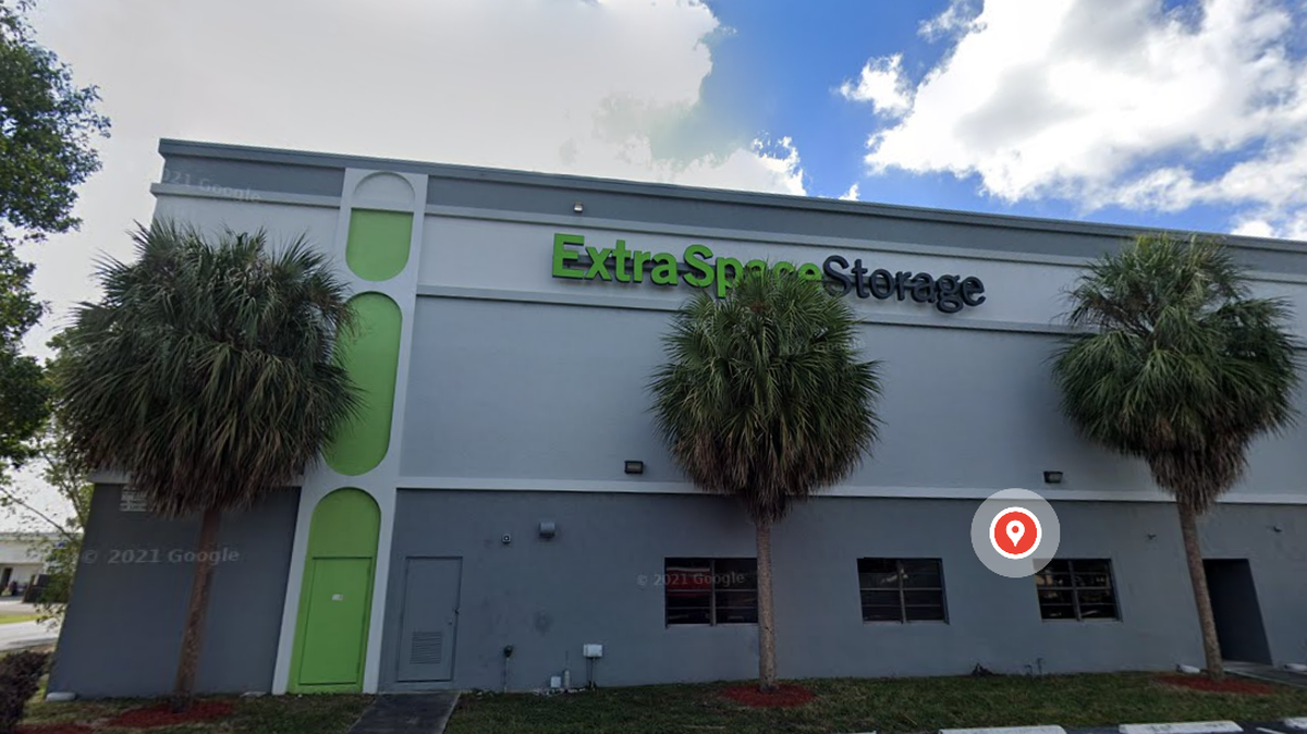 Extra Space Storage is located at 4950 N. Dixie Hwy. in Oakland Park, Florida.