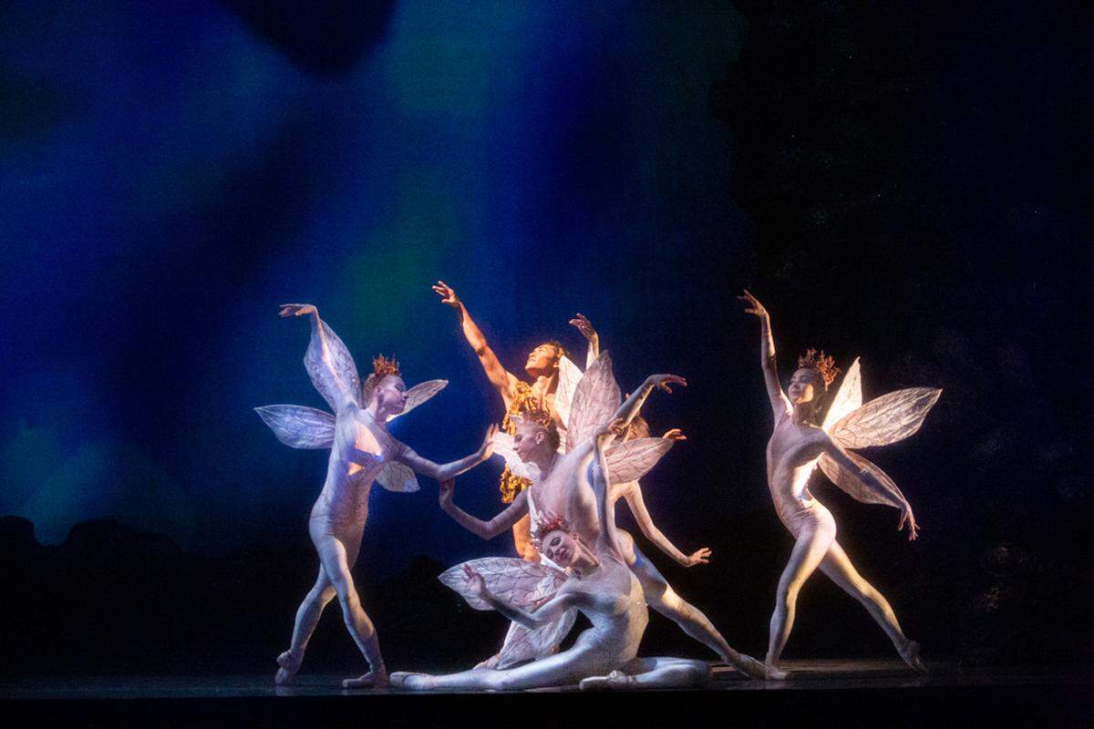 Miami City Ballet dancers in the 2018-2019 season’s “A Midsummer Night’s Dream.” Choreography by George Balanchine © The George Balanchine Trust.