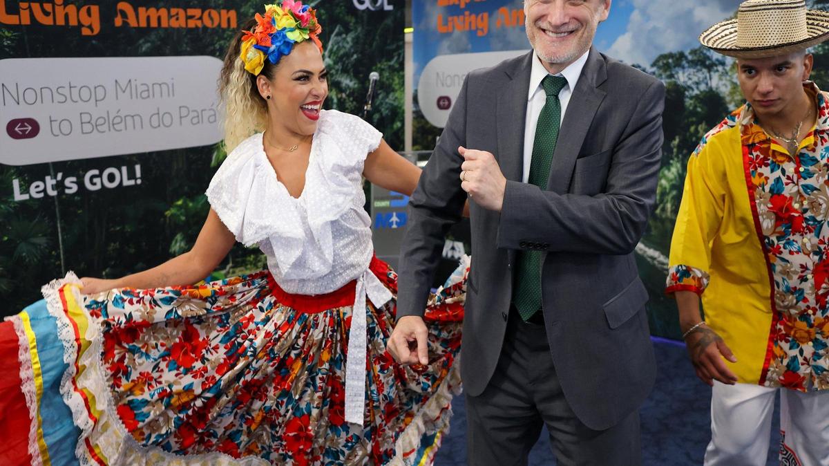 Brazilian Carnival dancers Lais Lope, left, and Oscar Barrera, right, dance along with Ambassador André Odenbreit Carvalho, center, during the Gol’s new ceremony celebrating the flights connecting Miami to Belem, Brazil, on Thursday, June 26, 2025, at Miami International Airport.