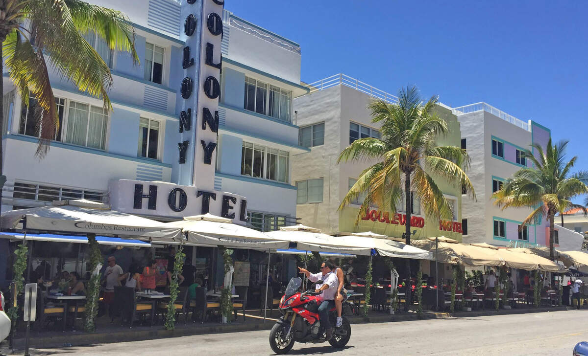 Hoteles en Ocean Drive, South Beach. Foto de archivo.