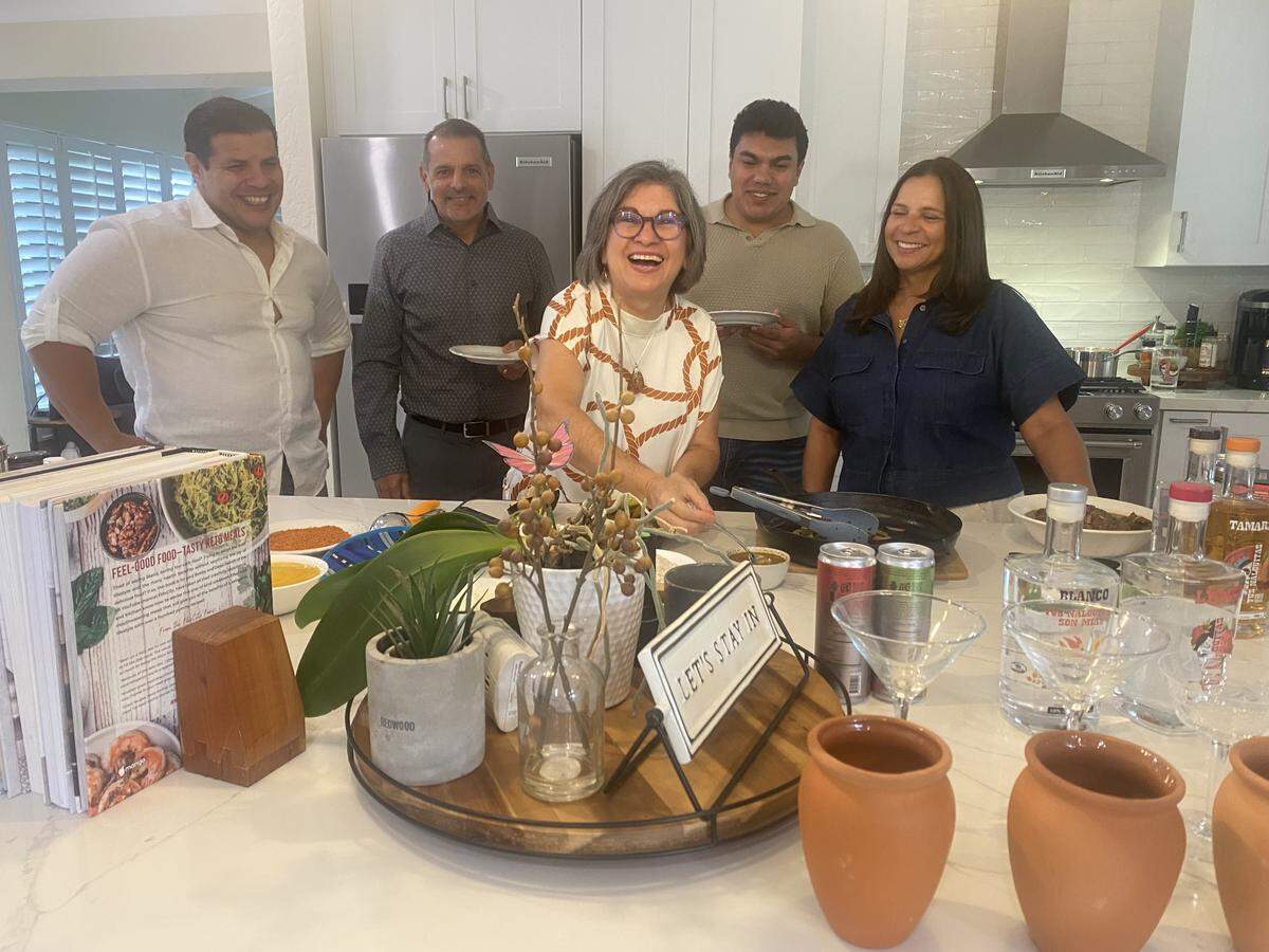 Tony Haber, Will Trueba, Dunia Miranda, Andrés González, and Gisela Trueba try the dishes Miranda prepared with Tus Nalguitas Son Mías tequila.