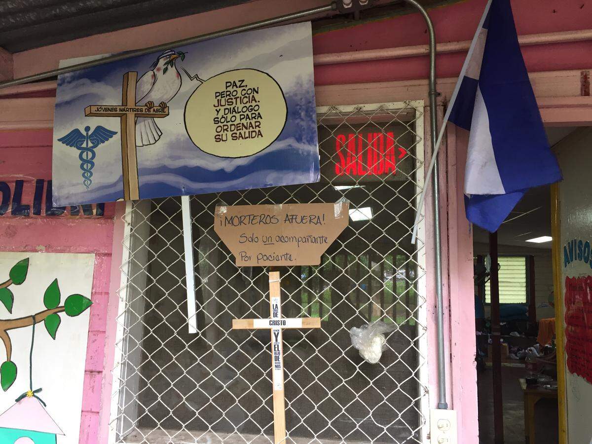 A sign outside an improvised medical clinic at the National Autonomous University of Nicaragua warns protesters not to enter the clinic carrying mortars.