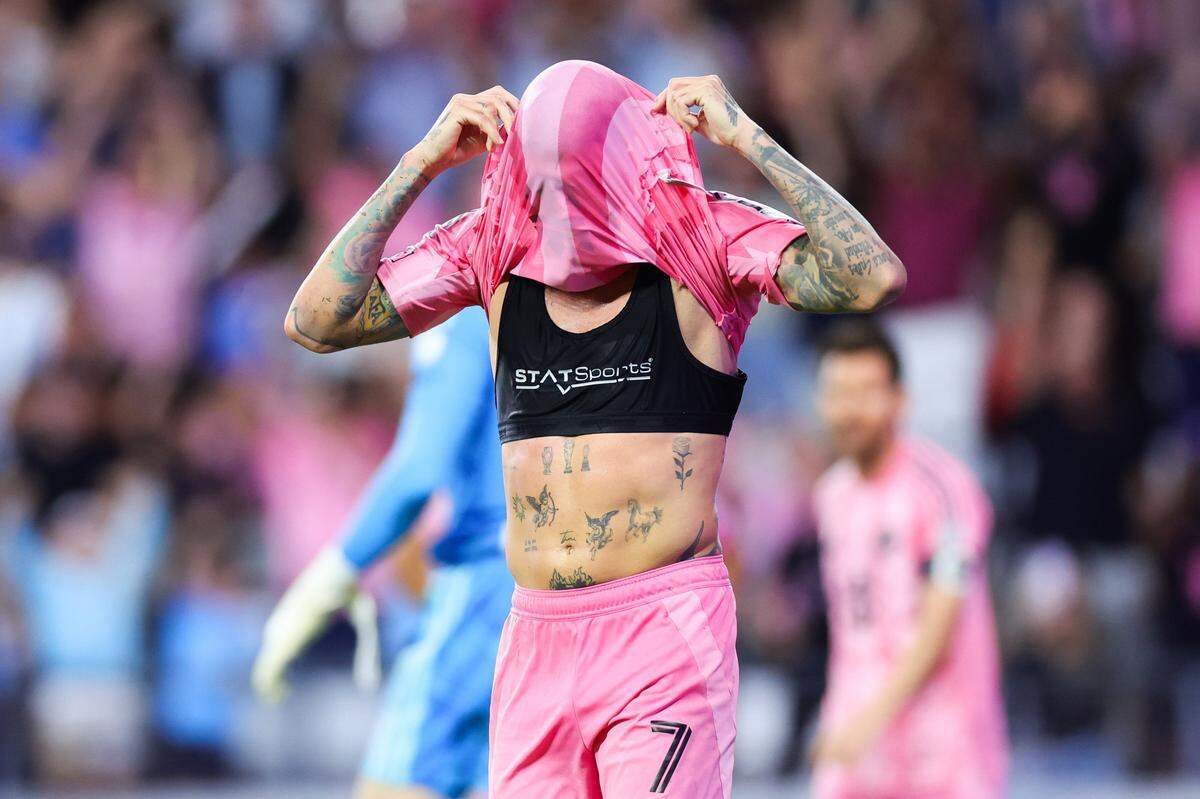 MIAMI, FLORIDA - APRIL 11: Rodrigo de Paul #7 of Inter Miami CF reacts against the New York Red Bulls during the second half at Nu Stadium on April 11, 2026 in Miami, Florida. (Photo by Megan Briggs/Getty Images)