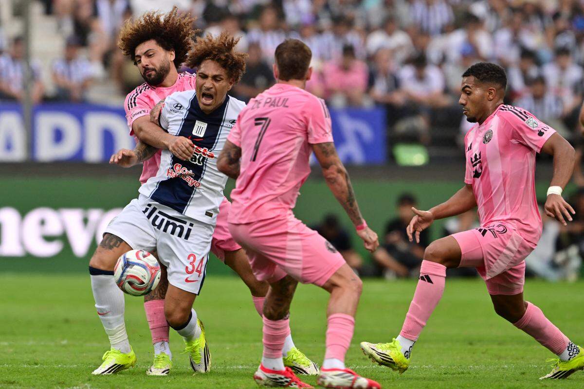 TOPSHOT - Inter Miami's Uruguyan defender #37 Maximiliano Falcon, Alianza Lima's forward #34 Paolo Guerrero fight for the ball next to Inter Miami's Argentine midfielder #07 Rodrigo De Paul and Inter Miami's Italian midfielder #42 Yannick Bright during the friendly football match between Peru's Alianza Lima and the US' Inter Miami at the Alejandro Villanueva Stadium in Lima on January 24, 2026. (Photo by Connie FRANCE / AFP via Getty Images)