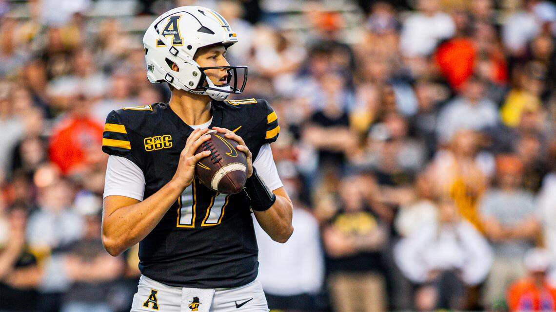 FIU’s big transfer class featured by 6-7 quarterback