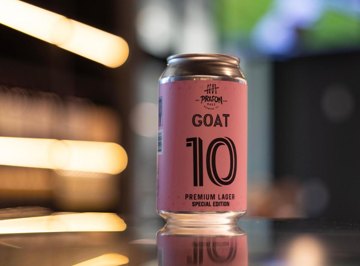 Ua lata de Goat 10, una cerveza lager premium con temática de Lionel Messi, en Graziano's Market and Restaurant, en Coral Gables, el 12 de julio de 2023. Lauren Witte lwitte@miamiherald.com