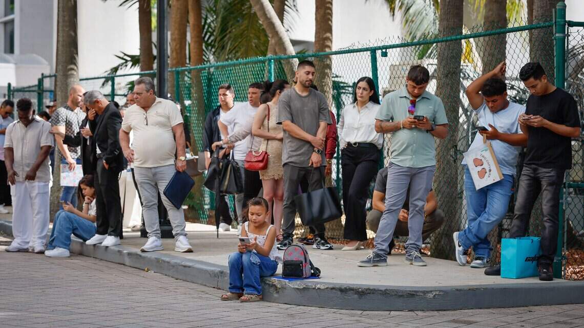 Immigrants endure thunderstorms, hours-long lines at Miami immigration court