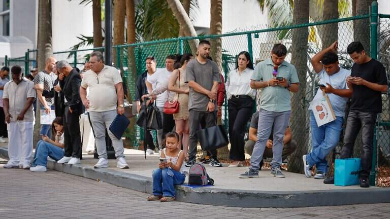 Immigrants endure thunderstorms, hours-long lines at Miami immigration court